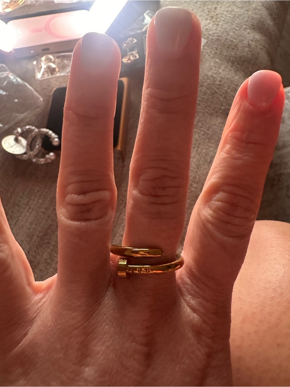 Size 8 ring - Picture 4 of 5